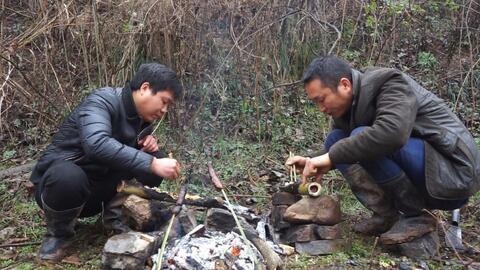 临沧野外吃瓜事件视频