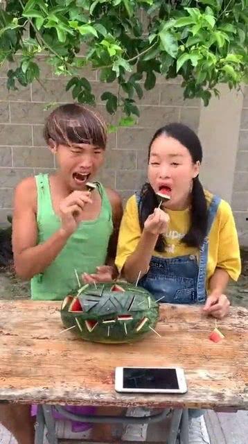 怒江小伙吃瓜事件真相,真相揭秘，网络舆论的反思与启示