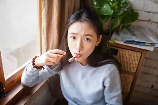 江大校花吃瓜事件本人视频