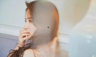 刘亦菲现场吃瓜事件视频,女神也有接地气的一面